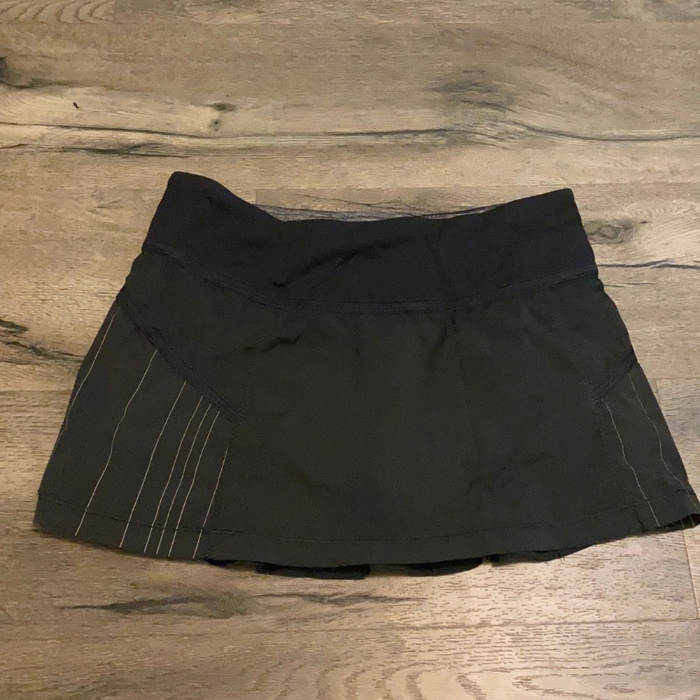 Cute black lululemon skirt